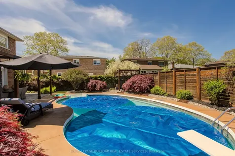 1109 Dowland Crescent Burlington ON L7T 4C7