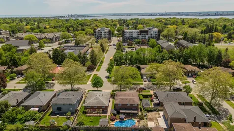 1109 Dowland Crescent Burlington ON L7T 4C7