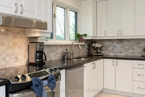 2213 Sunnyvale Drive Oakville ON L6L 1W6