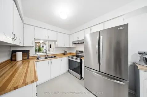 8 Lynden Circle Halton Hills ON L7G 4Y8