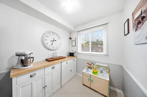 8 Lynden Circle Halton Hills ON L7G 4Y8