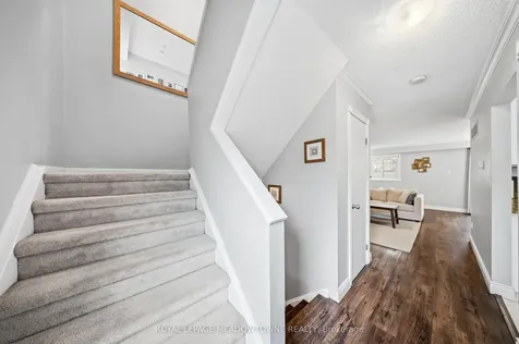 8 Lynden Circle Halton Hills ON L7G 4Y8