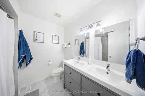 8 Lynden Circle Halton Hills ON L7G 4Y8