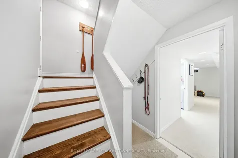 8 Lynden Circle Halton Hills ON L7G 4Y8