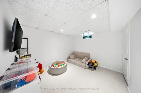 8 Lynden Circle Halton Hills ON L7G 4Y8