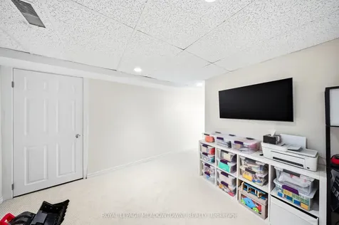 8 Lynden Circle Halton Hills ON L7G 4Y8
