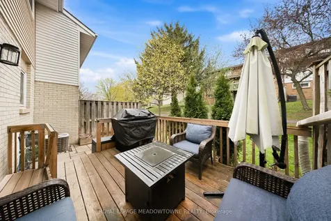 8 Lynden Circle Halton Hills ON L7G 4Y8