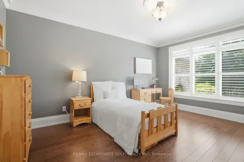 2319 Kilbride Street Burlington ON L7P 0H7