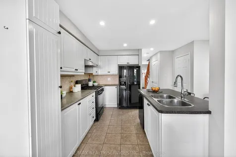 96 Tideland Drive Brampton ON L7A 2V8