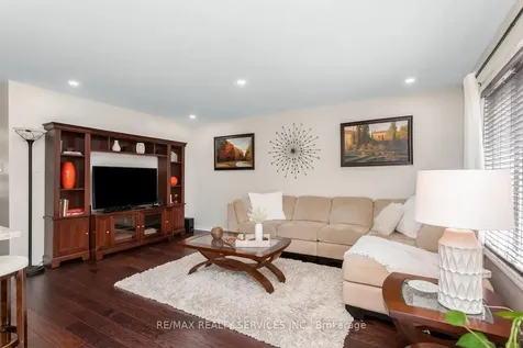 164 Mcdougall Cross Milton ON L9T 0P7