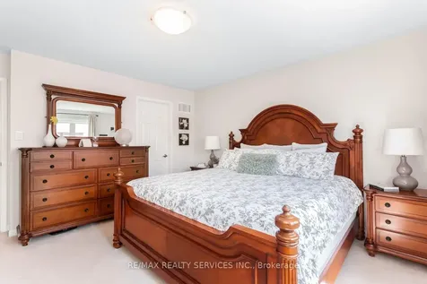 164 Mcdougall Cross Milton ON L9T 0P7