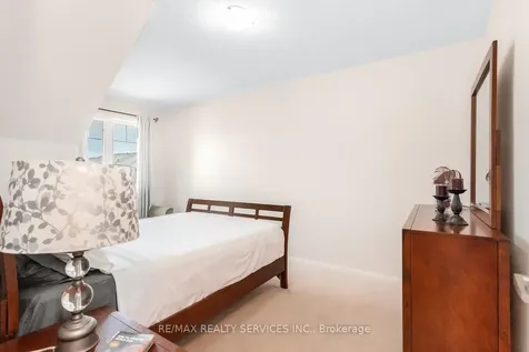 164 Mcdougall Cross Milton ON L9T 0P7