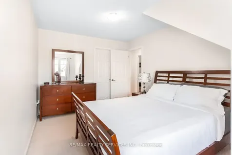 164 Mcdougall Cross Milton ON L9T 0P7