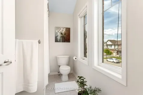 164 Mcdougall Cross Milton ON L9T 0P7