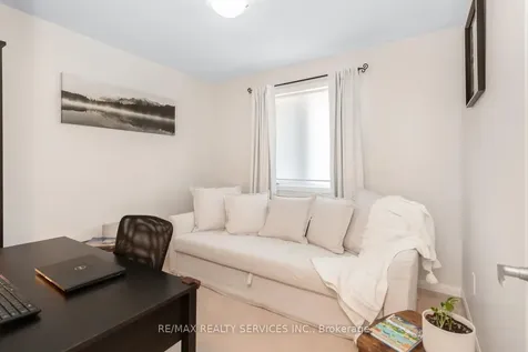 164 Mcdougall Cross Milton ON L9T 0P7