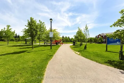 164 Mcdougall Cross Milton ON L9T 0P7