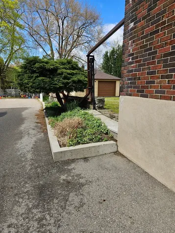 318 Queen Street S Mississauga ON L5M 1M2