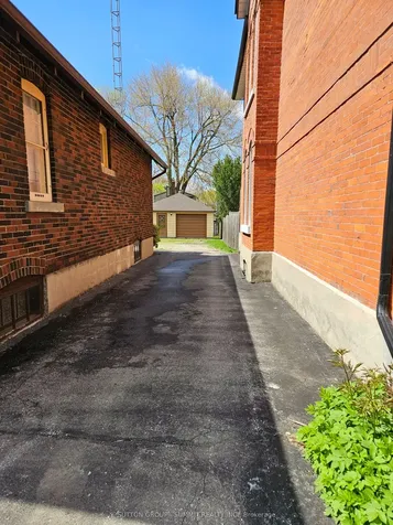 318 Queen Street S Mississauga ON L5M 1M2