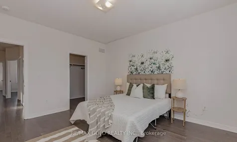 25 Sapwood Crescent Brampton ON L6Z 0K8