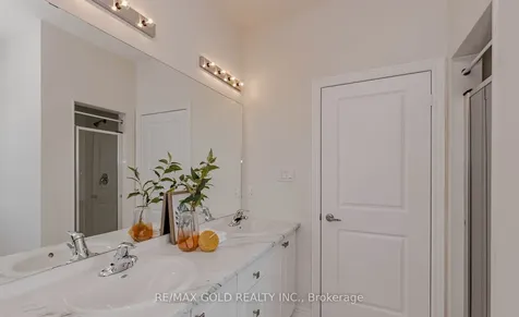25 Sapwood Crescent Brampton ON L6Z 0K8
