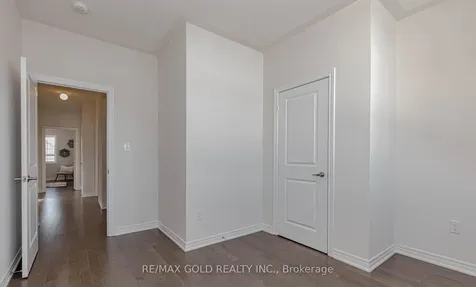 25 Sapwood Crescent Brampton ON L6Z 0K8