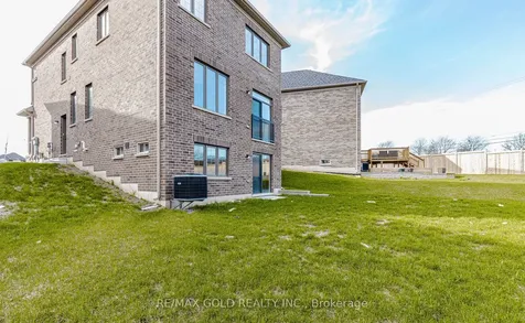 25 Sapwood Crescent Brampton ON L6Z 0K8
