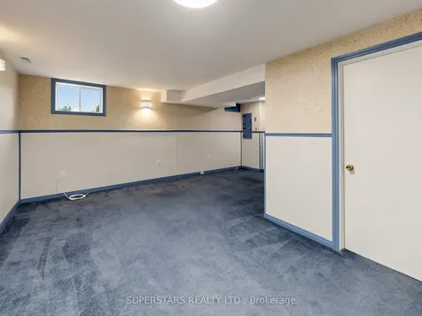 3025 Cedarglen Gate Mississauga ON L5C 2V7