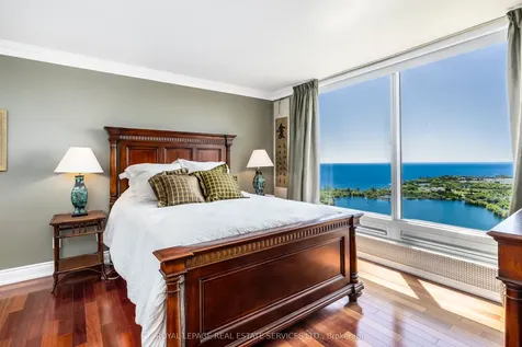 1 Palace Pier Court Toronto ON M8V 3W9