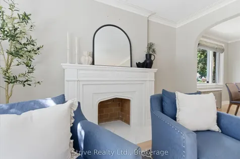 53 Monkton Avenue Toronto ON M8Z 4N4