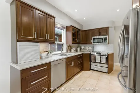 53 Monkton Avenue Toronto ON M8Z 4N4