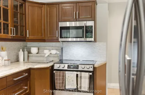 53 Monkton Avenue Toronto ON M8Z 4N4