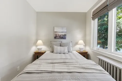 53 Monkton Avenue Toronto ON M8Z 4N4