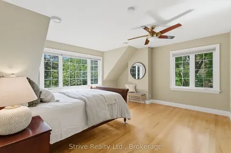 53 Monkton Avenue Toronto ON M8Z 4N4