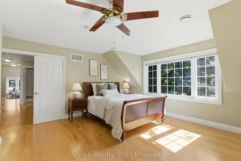53 Monkton Avenue Toronto ON M8Z 4N4