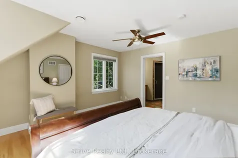 53 Monkton Avenue Toronto ON M8Z 4N4
