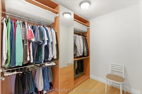 53 Monkton Avenue Toronto ON M8Z 4N4