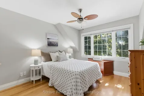 53 Monkton Avenue Toronto ON M8Z 4N4