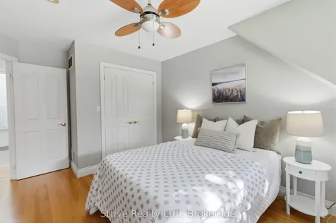 53 Monkton Avenue Toronto ON M8Z 4N4