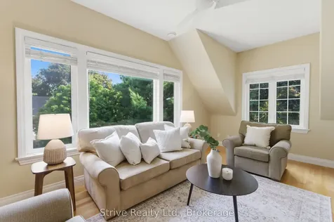 53 Monkton Avenue Toronto ON M8Z 4N4