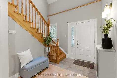 53 Monkton Avenue Toronto ON M8Z 4N4