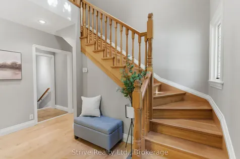 53 Monkton Avenue Toronto ON M8Z 4N4