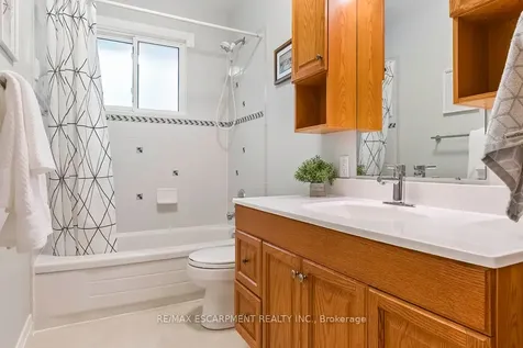 1055 Welwyn Drive Mississauga ON L5J 3J2