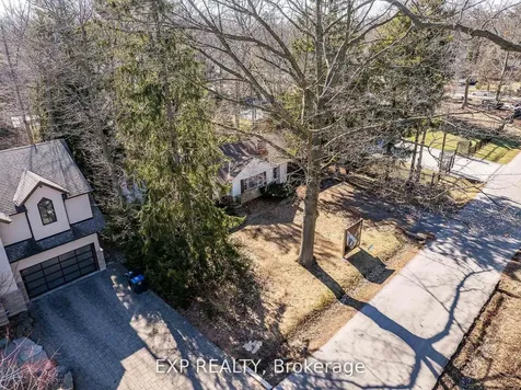 1252 Mona Road Mississauga ON L5G 3A1