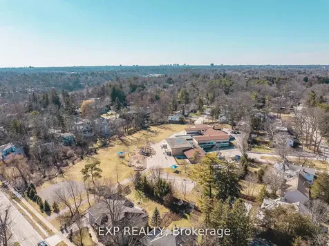 1252 Mona Road Mississauga ON L5G 3A1