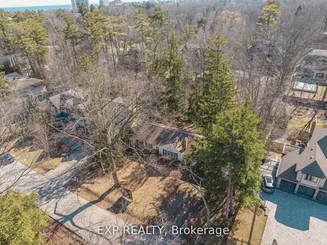 1252 Mona Road Mississauga ON L5G 3A1