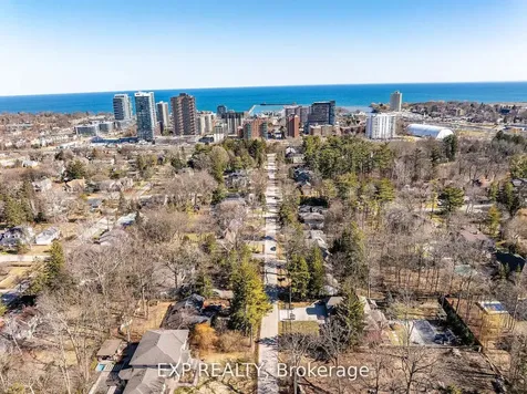 1252 Mona Road Mississauga ON L5G 3A1
