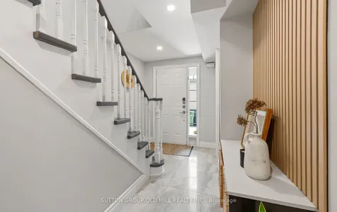 36 Clockwork Lane Toronto ON M8Y 4H5