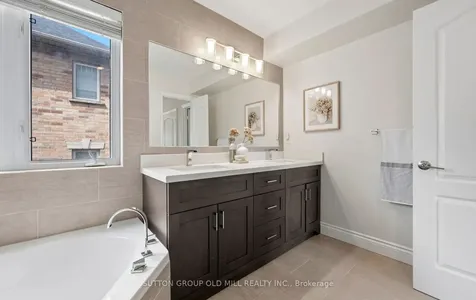 36 Clockwork Lane Toronto ON M8Y 4H5