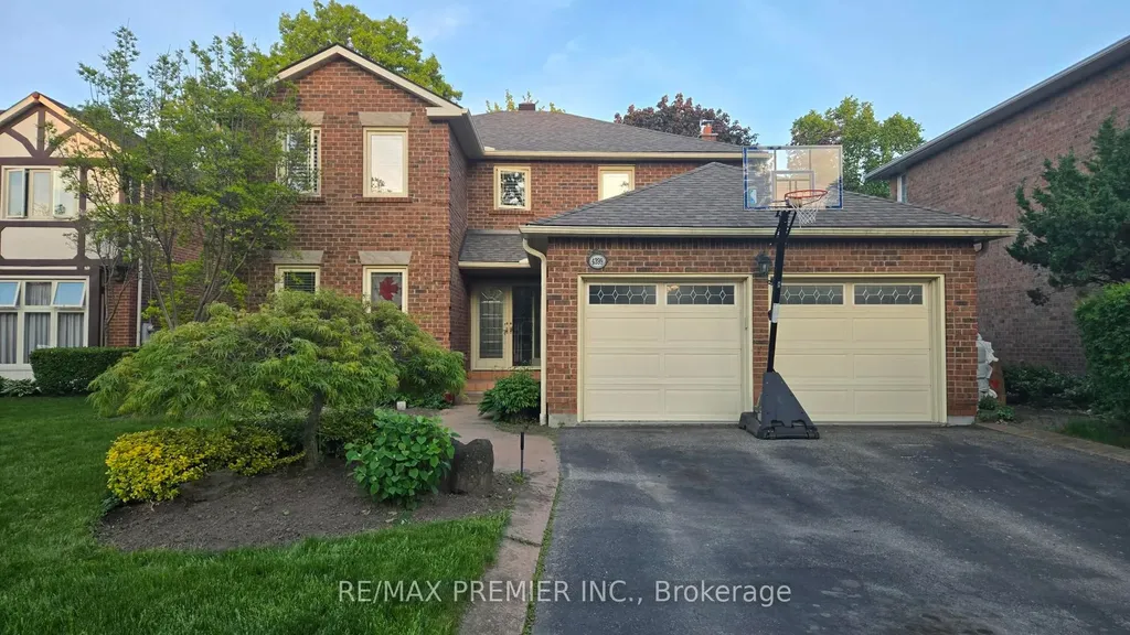 4399 Beacon Lane Mississauga ON L5C 4J8