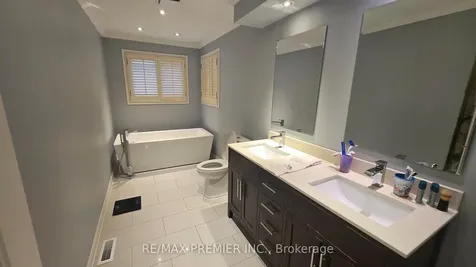 4399 Beacon Lane Mississauga ON L5C 4J8